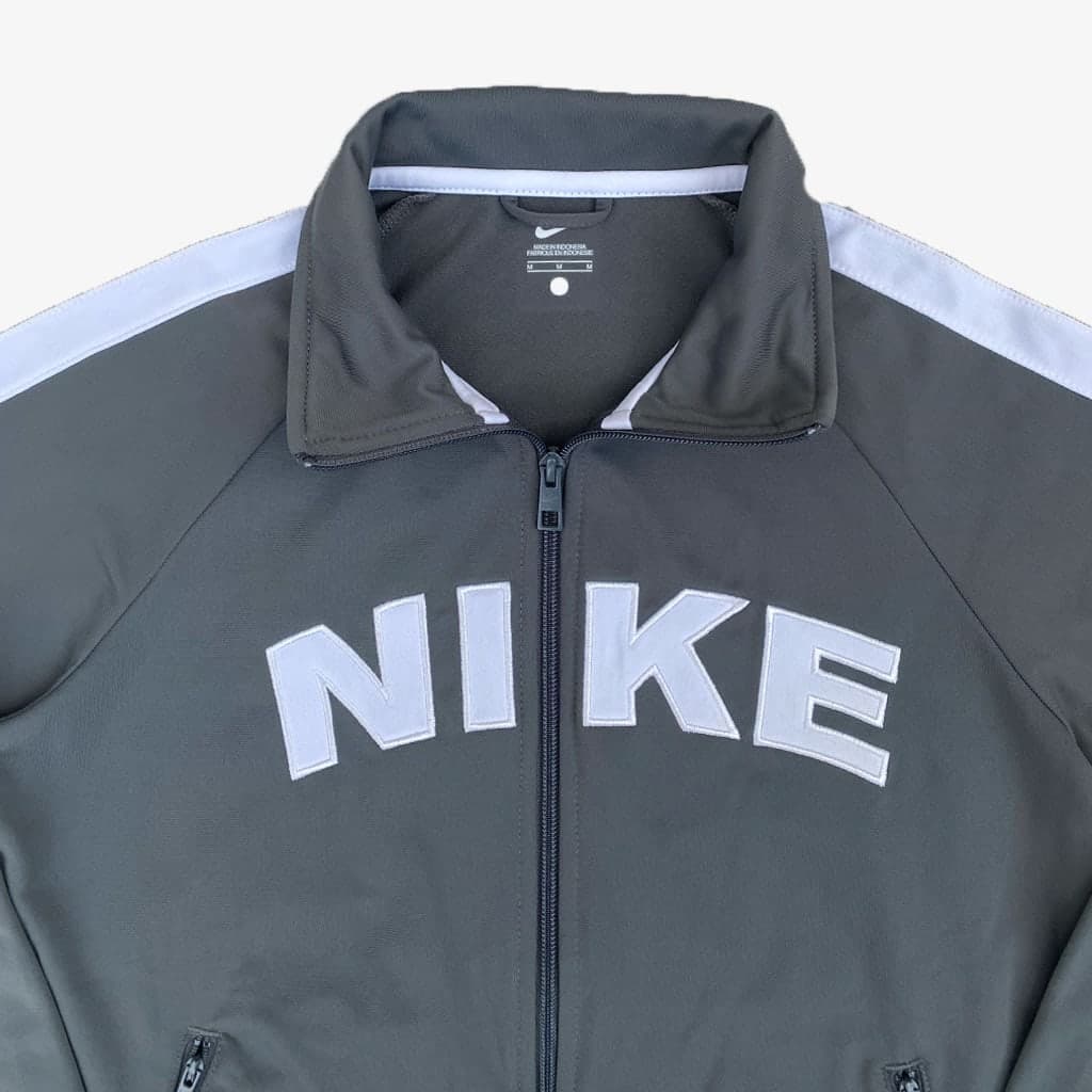 Vintage Nike Trainingsjacke Spellout S in grau | Vintage Online Shop Unique-Resale