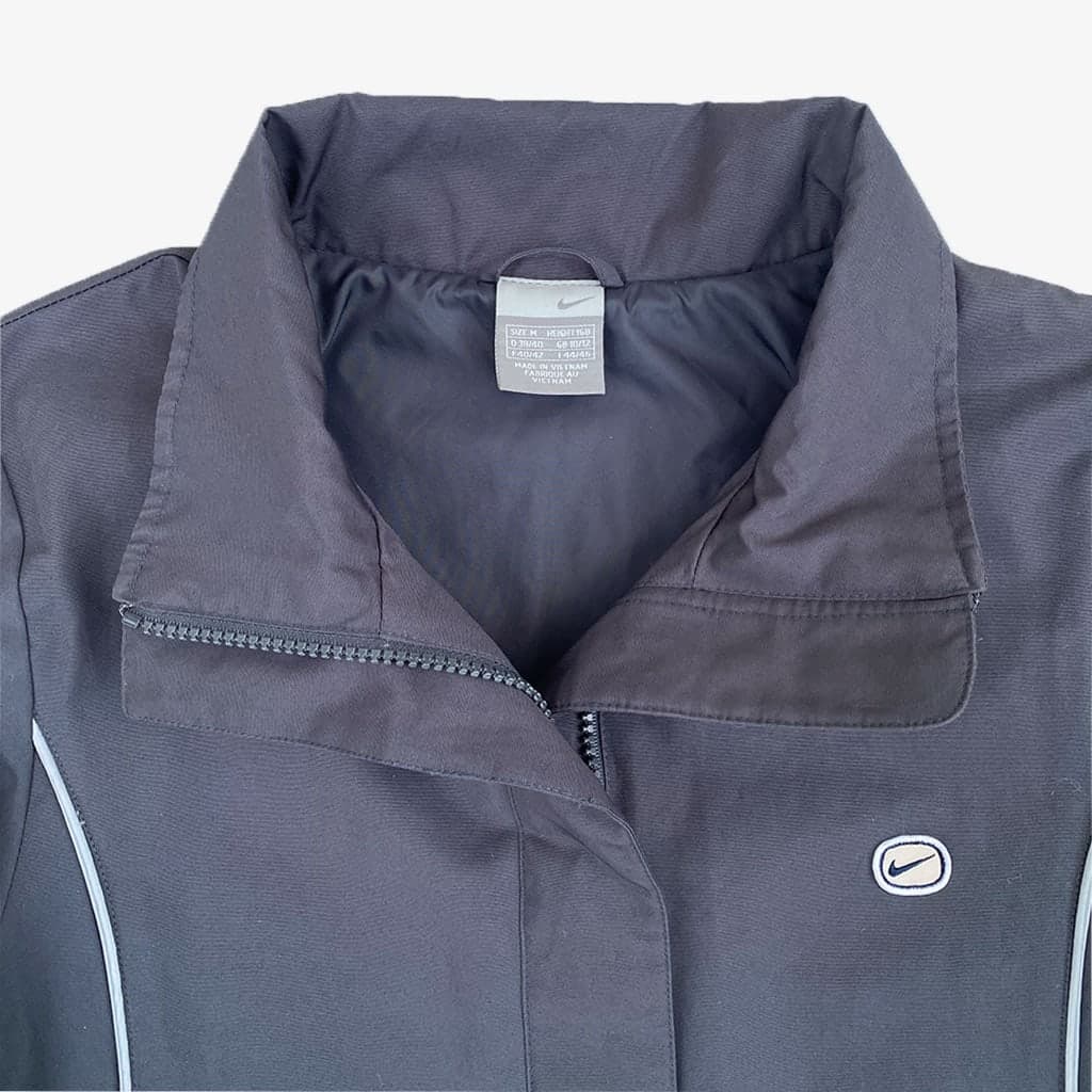 Vintage Nike Trainingsjacke Spellout S in grau | Vintage Online Shop Unique-Resale