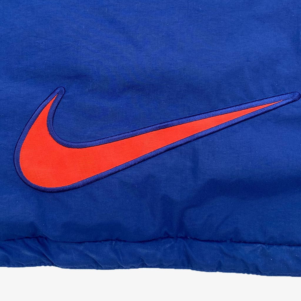 Nike Nike Winterjacke 90s Backlogo L in dunkelblau | Vintage Online Shop Unique-Resale