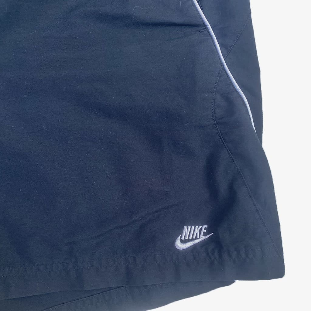 Vintage Nike Sport Shorts 00s XL in schwarz | Vintage Online Shop Unique-Resale