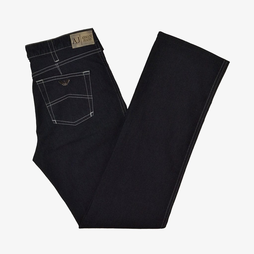 Vintage Armani Jeans Gr. 29 in schwarz liegend V || Vintage Online Shop Unique-Resale aus Deutschland