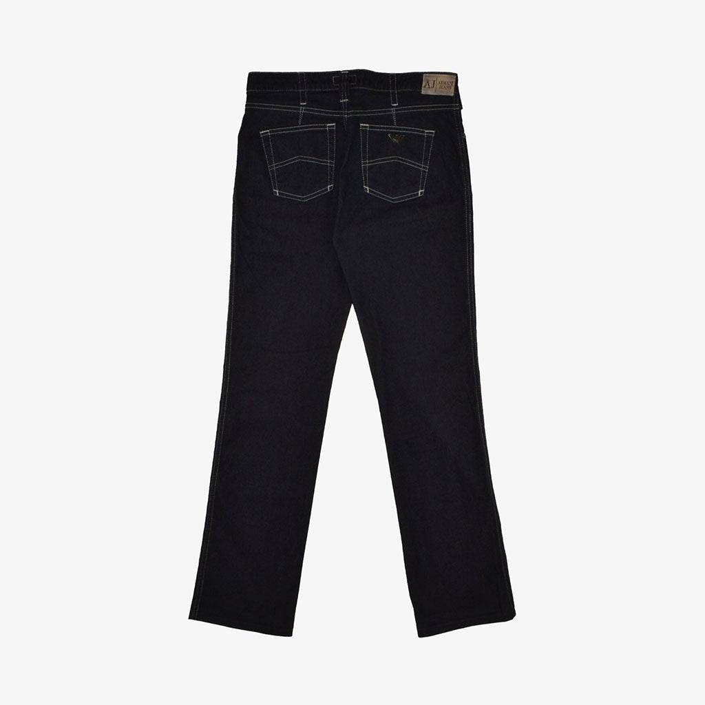 Vintage Armani Jeans Gr. 29 in schwarz hinten mit Armani Logo an der Gesäßtasche und Armani Patch || Vintage Online Shop Unique-Resale aus Deutschland
