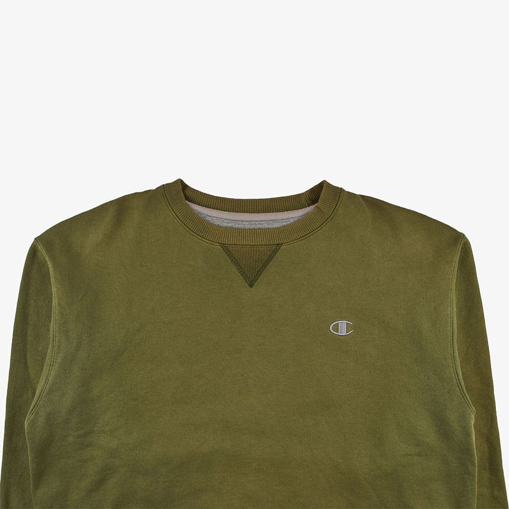  Vintage Champion Pullover grün vorne gesticktes Logo close | Vintage Online Shop Unique-Resale 
