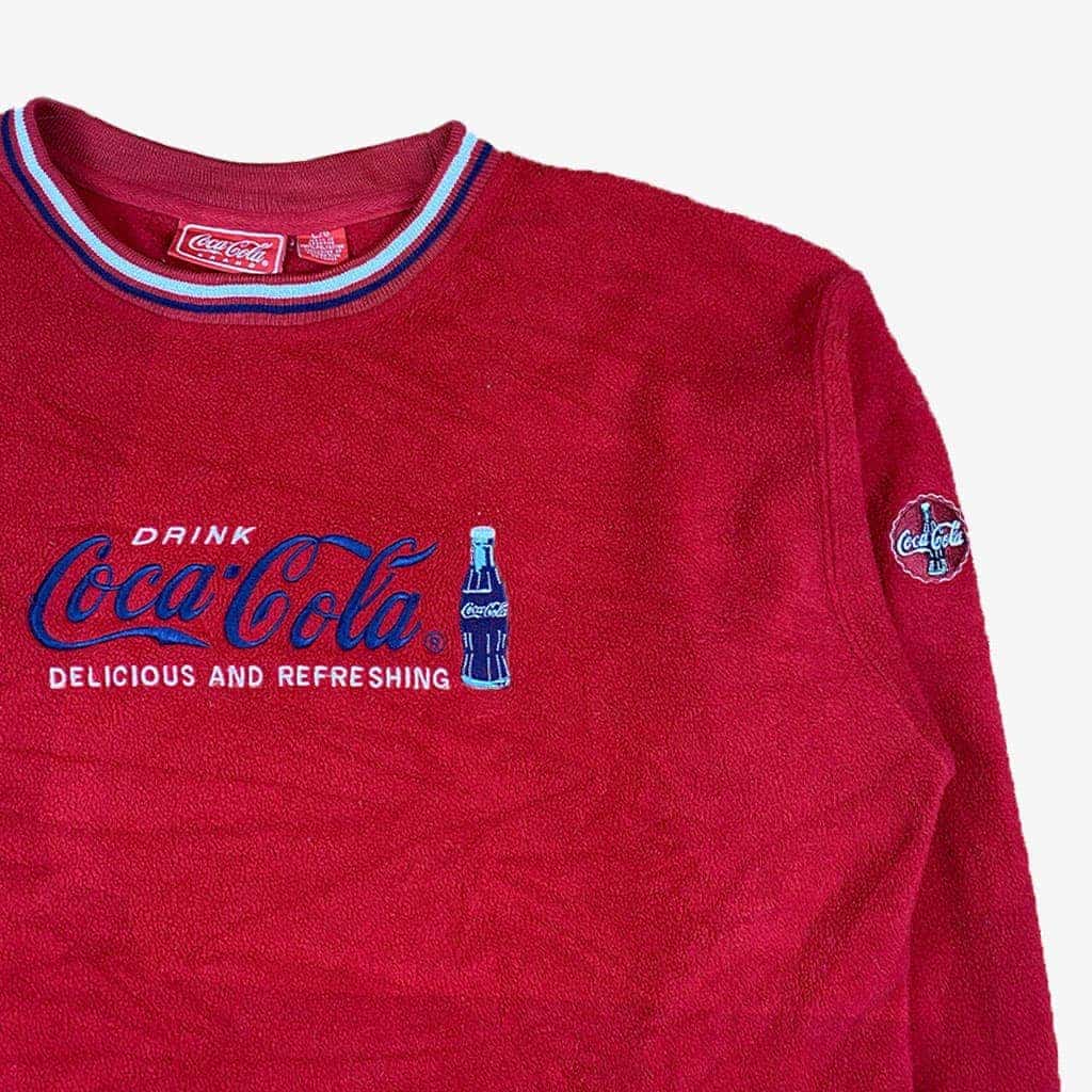 Vintage Coca Cola Embroided Big Logo Fleece Pullover L in rot | Vintage Online Shop Unique-Resale